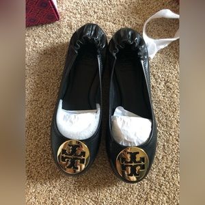 Tory Burch Reva C - Mestico/Metal Logo Size 7C